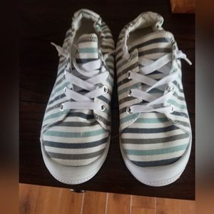 Cute Striped sneakers (Barely worn) size 7